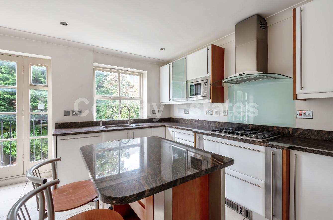 Goodwyn Avenue, Mill Hill